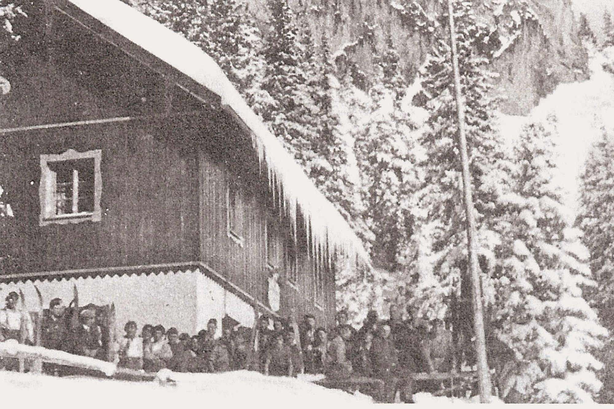 1932